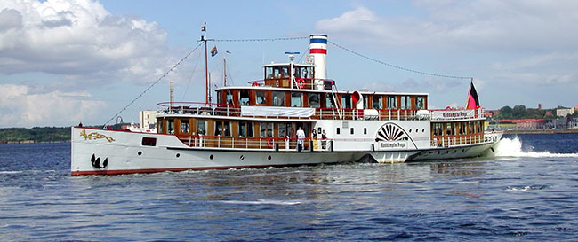 Nord-Ostsee-Kanal mit MS Freya